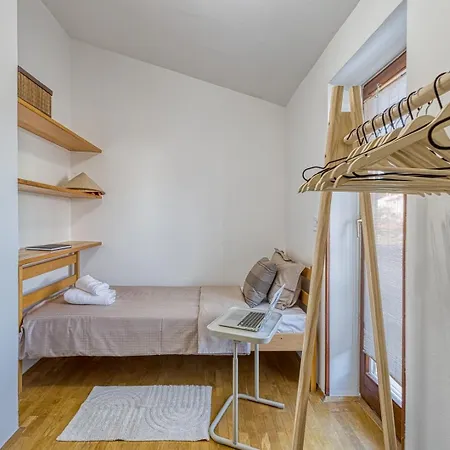 Leroy Apartment