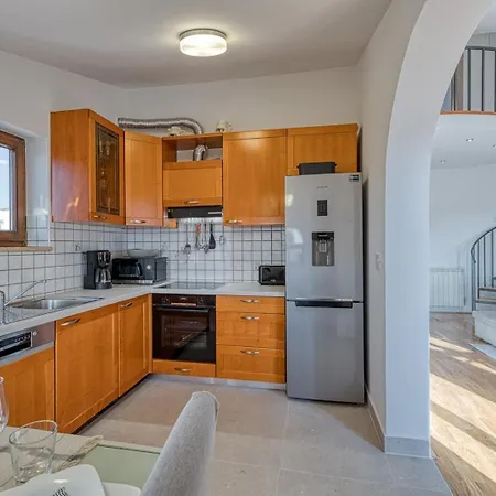 Leroy דירה פולה